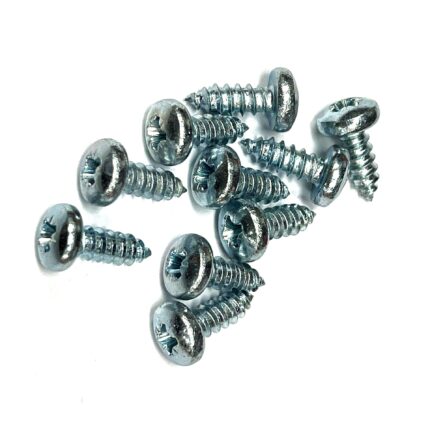 a group of screws on a white background. skruer for modulskinner. passer til alle overflater. 10 pakk