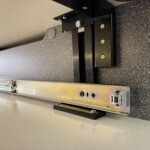 Starflex Carthago Euroslider teleskopskinne montert i bobil gulv med vertikal støtte for ekstra stabilitet